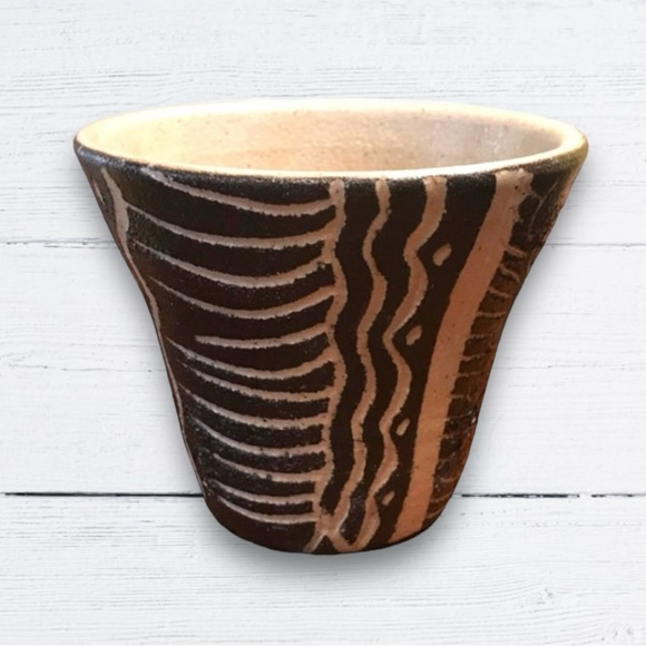 Black and Beige Pottery Planter with Carved Design - Picture 4 of 8